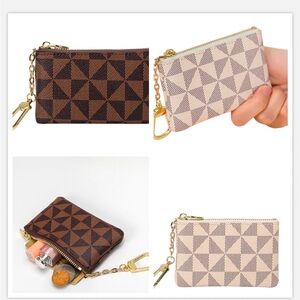 💰 Bundle 2 For $20 Deal
NWOT Two Designer card/key ring, coin purse. Brown/White